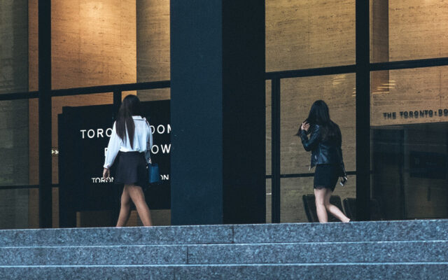 Find the Right Refugee Lawyer for Urgent Immigration Services